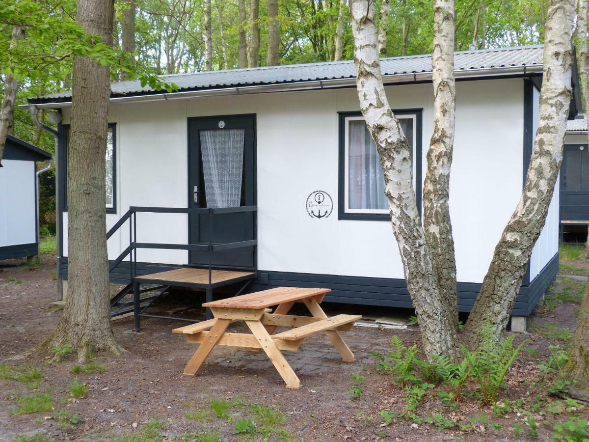 Ddr Bungalow Direkt Am Strand Auf Ruegen Dranske Exterior photo